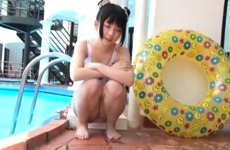 Himegoto Cute Asian babe plays outdoors in the pool
